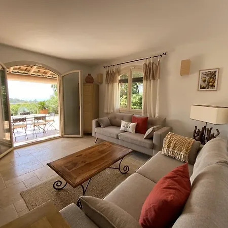 Maison Vue Mer Sur Les Iles D Or Bed & Breakfast