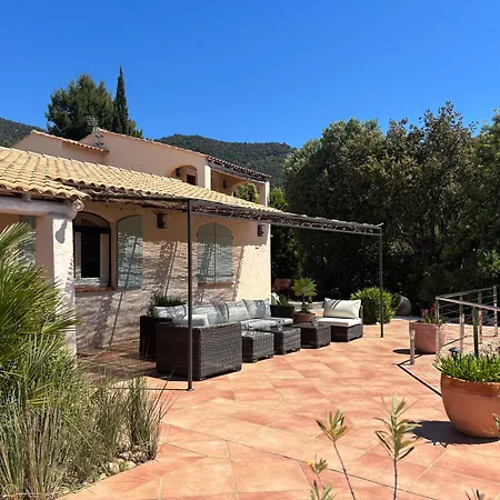 Maison Vue Mer Sur Les Iles D Or Bed & Breakfast *